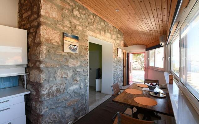 Poseidon Apartments & Villas By The Sea