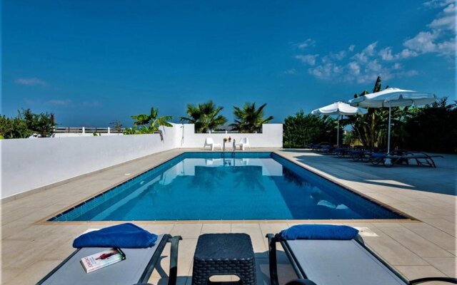 "xenos Villa 7 With a Private Pool Near the Sea."
