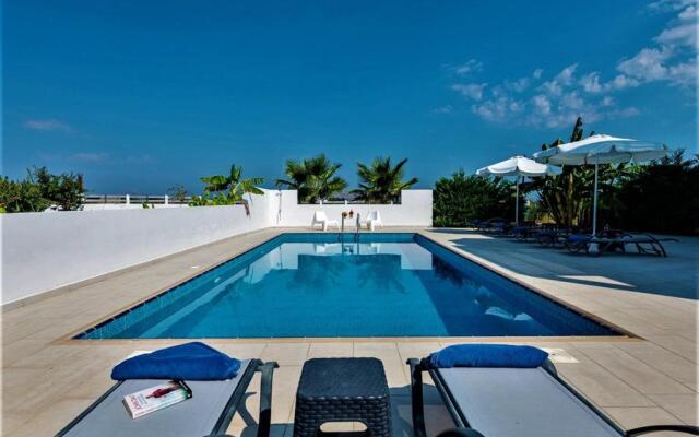 Xenos Villa 7 With a Private Pool Near the sea