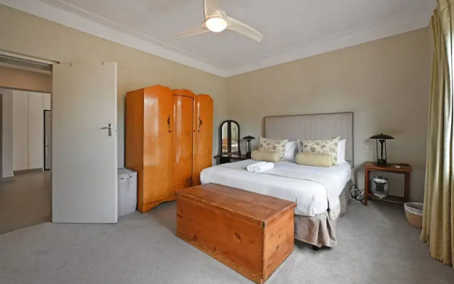 Cozy 2-bed Apartment Below Table Mountain