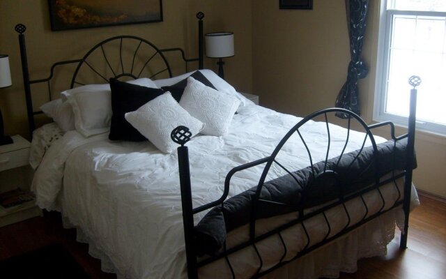 Chickadee Lane Bed & Breakfast