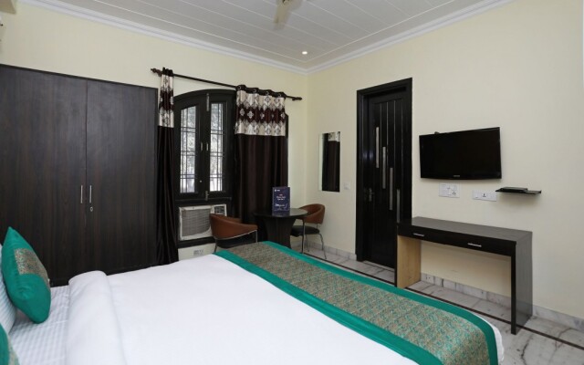 Oyo 11606 Hotel Diplomat Residency