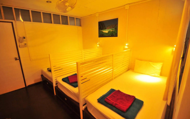 Phi Phi October House