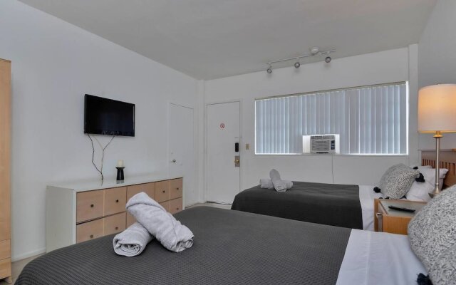 Lovely Little Studio With Pool, Hallandale Beach:)