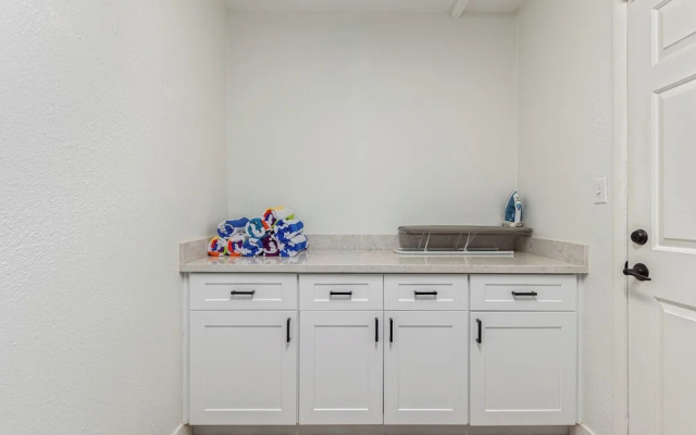 Desert Rose-hot Tub-pool Heat Avail-fire Pit-golf!