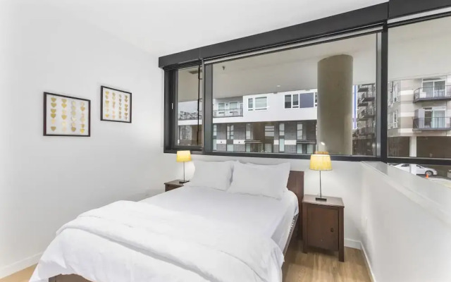 Posh Lofty Pad in Central Redmond