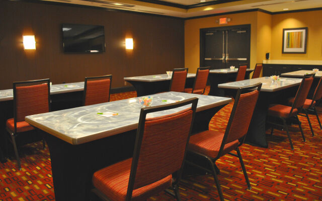 Courtyard by Marriott Evansville East