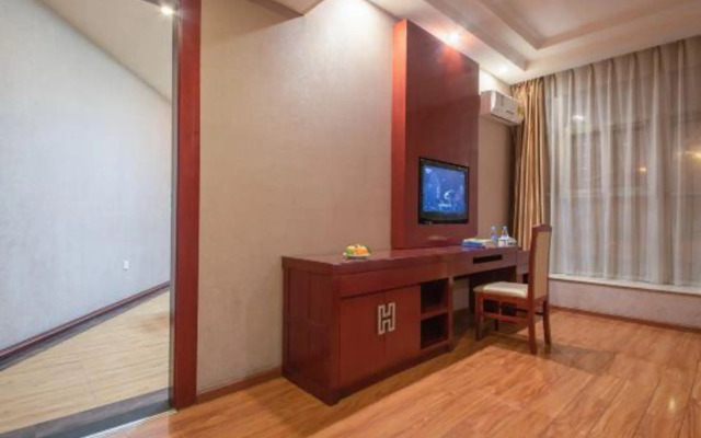 Hengyi Hotel (Railway Station Store of Dashu Camp, Renmin East Road, Kunming)