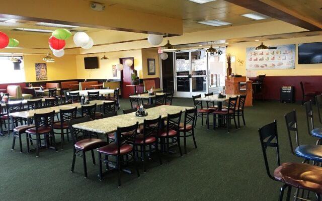 Howard Johnson by Wyndham Denver West