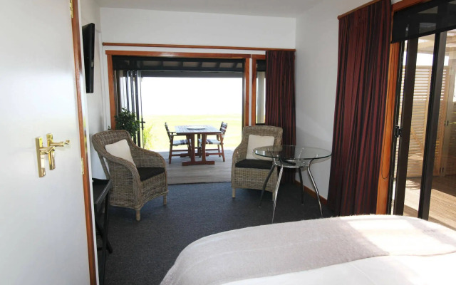 Te Puru Beach Lodge
