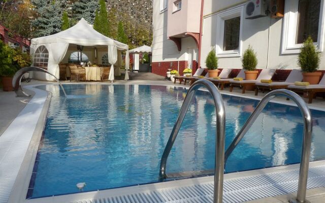 Eney Hotel