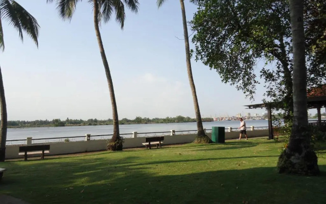 Riverside Apartments