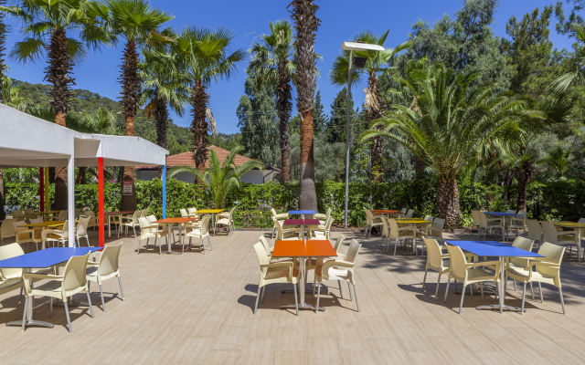 Voxx Resort
