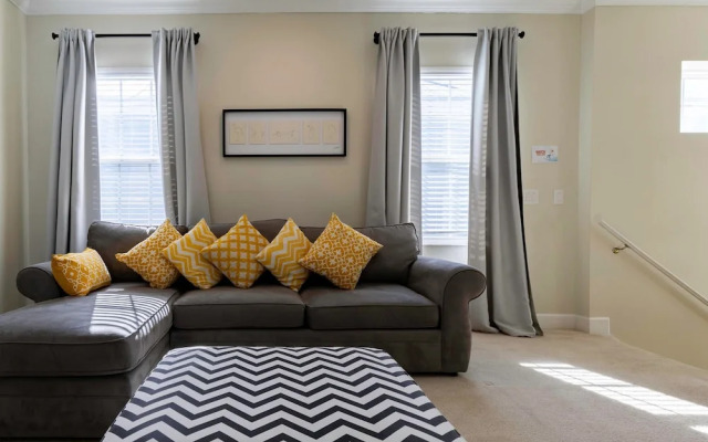 Amazing Beach House Near the Parks