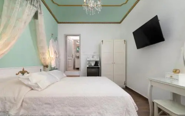 Marikas Deluxe Rooms