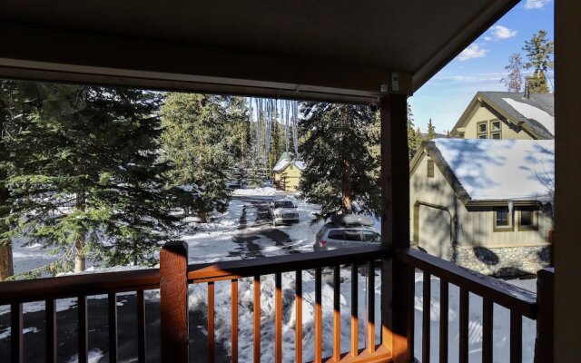 Highwood Hideaway 4 Bedroom Townhouse by RedAwning