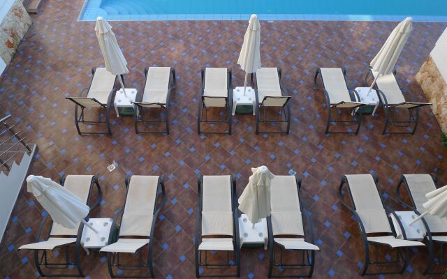 Theros Hotel