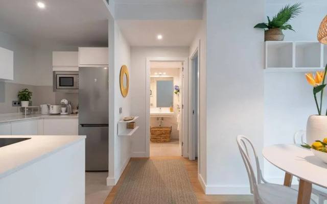 SUITE LUX APARTMENT. 80m FROM BEACH. FreeParking.