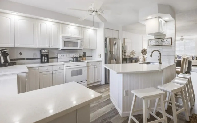 Loggerhead 282 2 Bedroom Condo by RedAwning