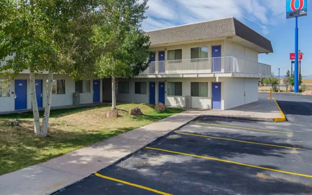 Motel 6 Laramie, WY
