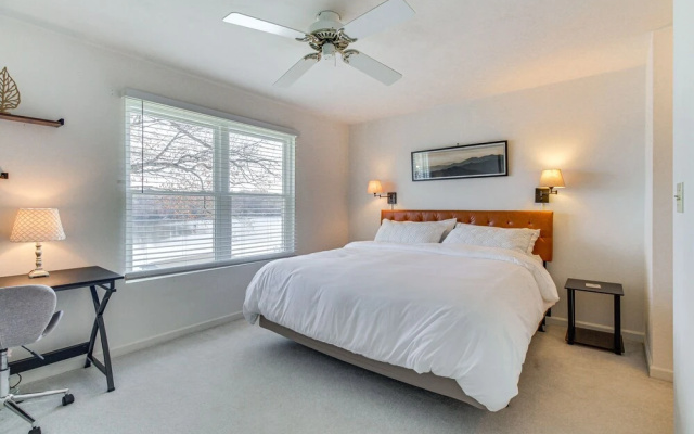 Lakefront Moneta Home w/ Community Dock!