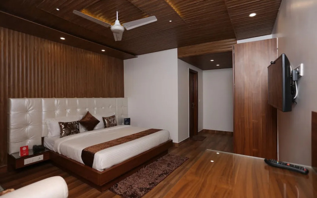 OYO 10076 Hotel Skylark