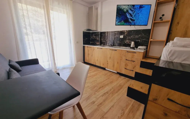Teo's Deluxe Studios