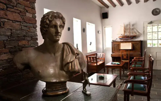 Alexandros Hotel