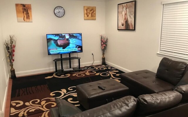 Room in House - The Modern Gem Furnished Bedroom