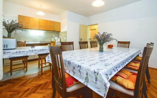 Stunning Apartment in Dugi Rat With 2 Bedrooms and Wifi