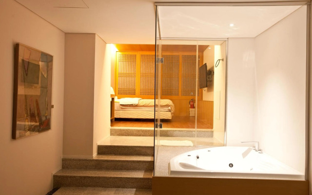 Yuwon Hotel