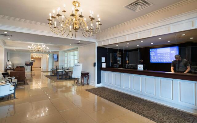 Bella Vista Hotel & Suites