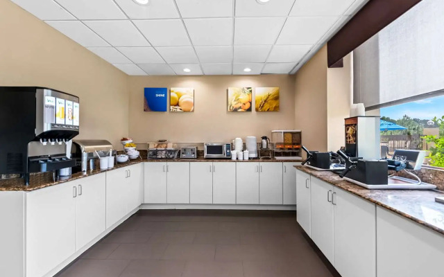 Comfort Inn & Suites Durham near Duke University