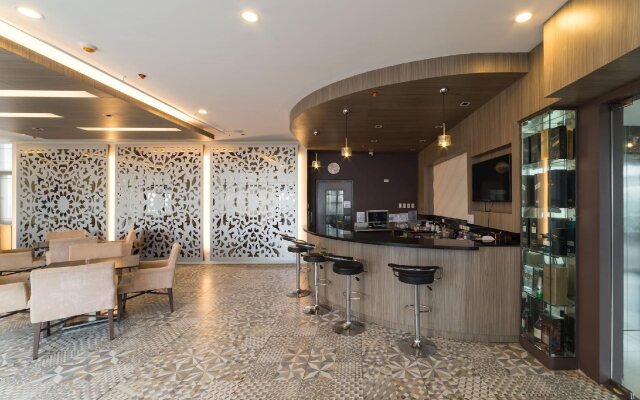 West Avenue Suites