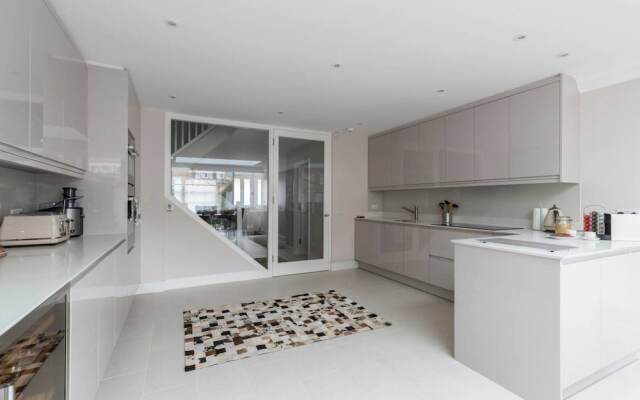 Gorgeous 5 Bed Sleeps 10 In Battersea Village