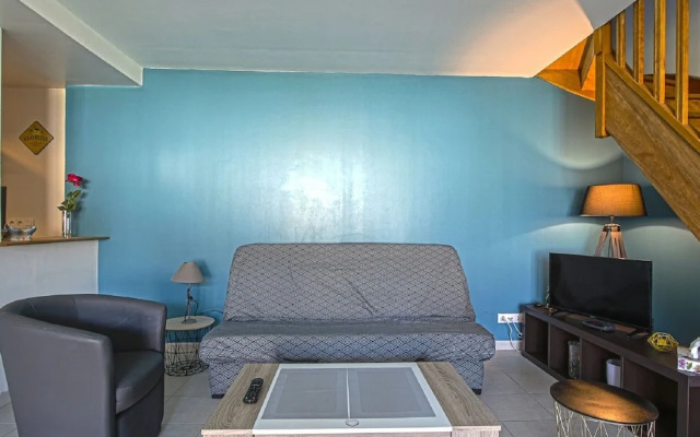 Tasteful Apartment in Comes With Terrace