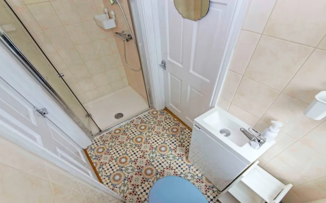 Bag-end House 7 Bedrooms, Sleeps 14, Hot Tub