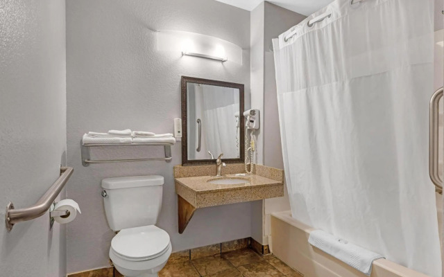 Quality Inn Chesterton near Indiana Dunes National Park I-94