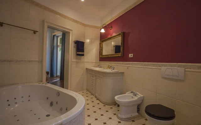 Filip Palace Luxurious Apartment