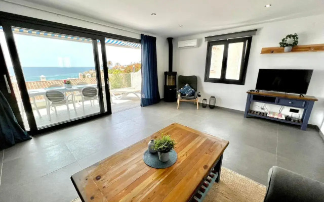 Wonderful house just above the Sea