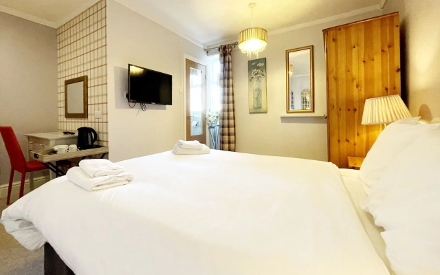 Dukes Folly Hotel