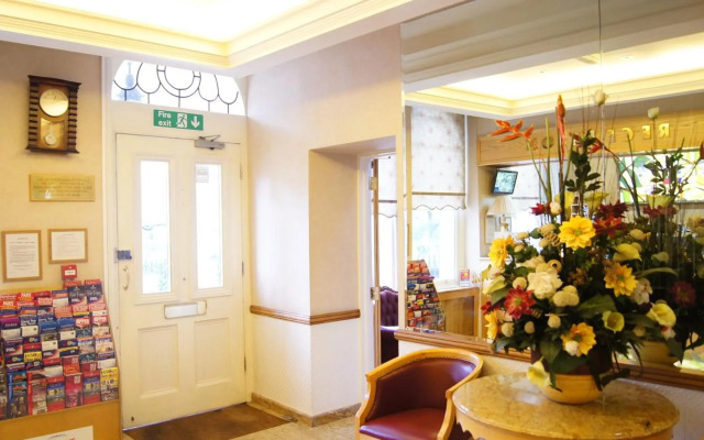 Nayland Hotel