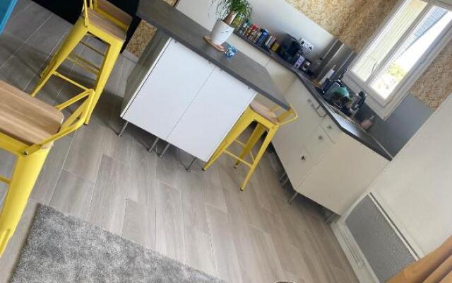 Bel appartement avec vue sur les toits (nouveau)