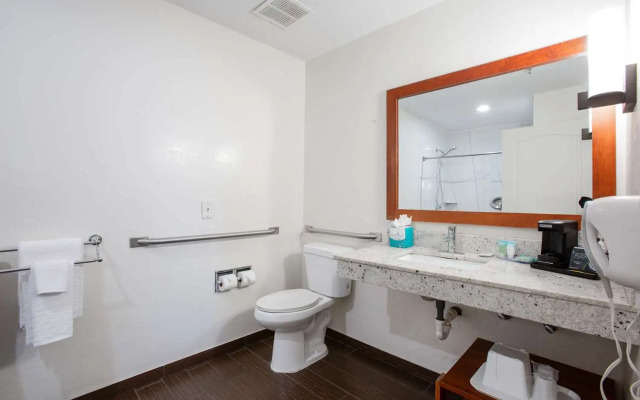 The Hotel Serene Glendale Peoria, Surestay Collection by BW