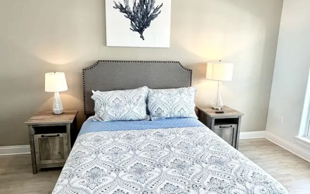 Salty Dog 5 Bedroom Home by RedAwning
