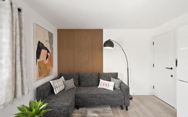 Tropical Inspired 2-Bedroom Flat