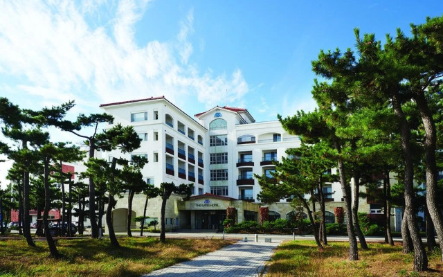 The Suites Hotel Naksan