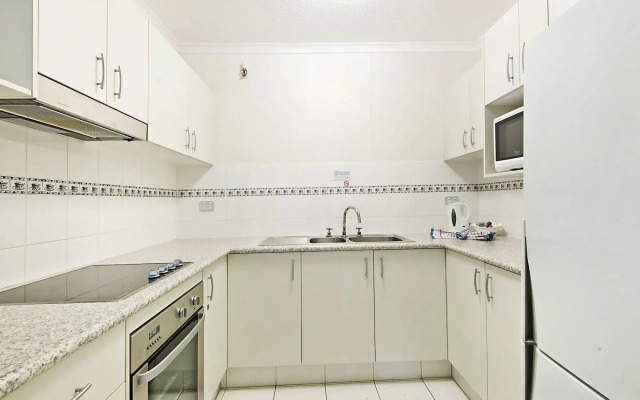 Surfers International Apartments Resort