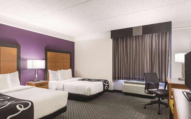 Howard Johnson by Wyndham Sacramento Downtown