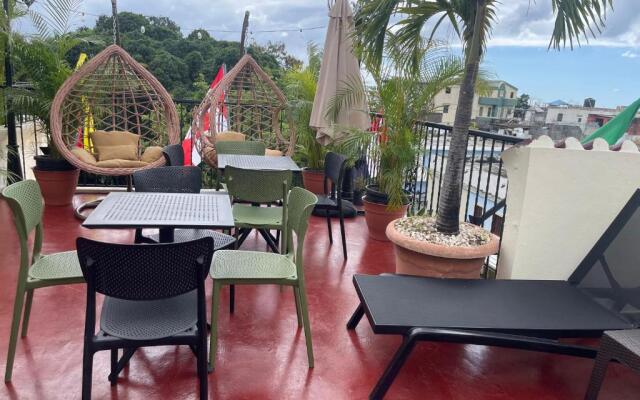 Studio 27 Colonial